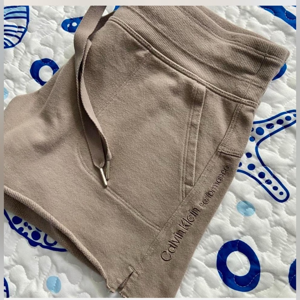 SOLD🚫Calvin Klein Performance Beige athletic shorts